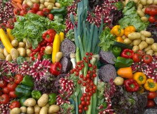 Przewodnik po sezonowych warzywach i owocach