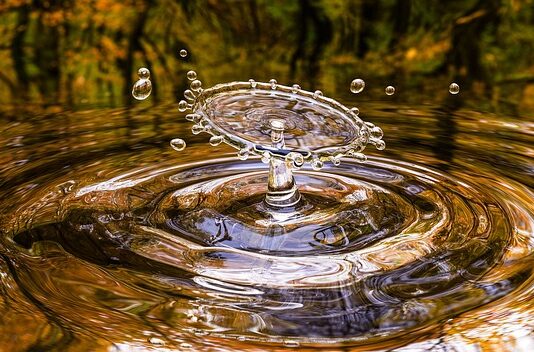 Czy liquid do akrylu można zastąpić cleanerem?