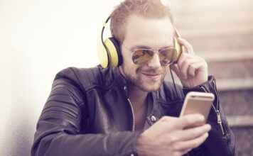 Czy ściąganie tipsów boli?