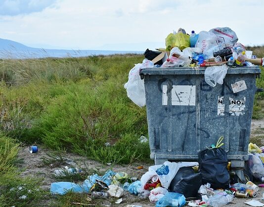 Gdzie wyrzucić stare wiadro plastikowe?